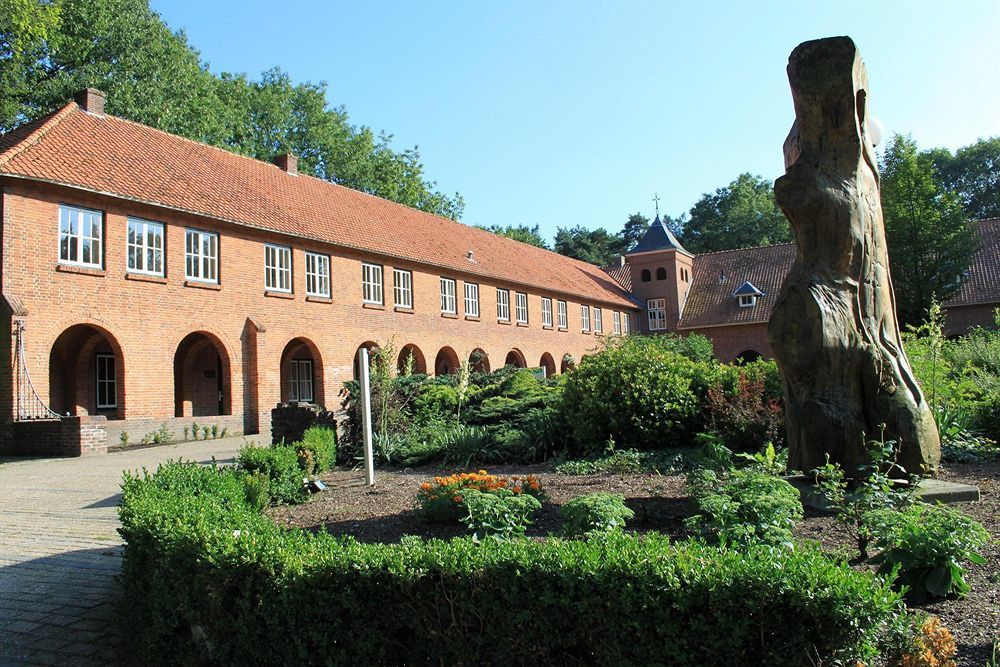 Hotel De Volksabdij Ossendrecht Exterior photo